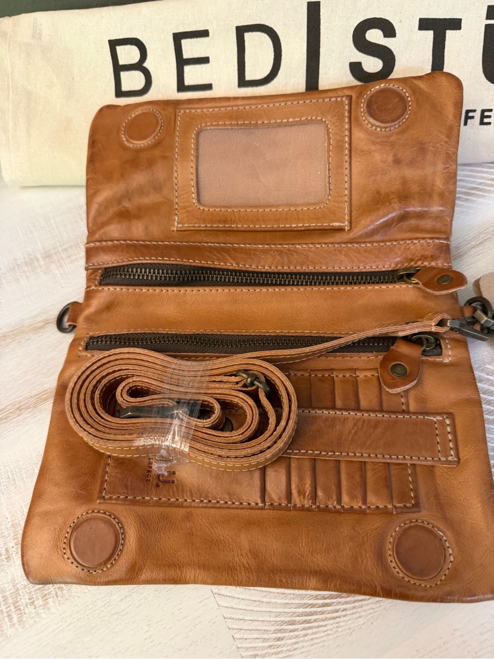 BED/STU Cadence PW Wristlet Crossbody Wallet in Tan Rustic Nectar Lux NWT - Picture 3 of 3